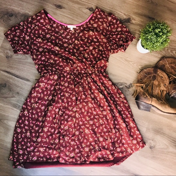 Dresses & Skirts - Gorgeous maroon floral short dress NWOT